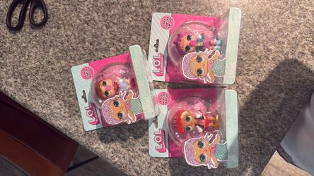 3 Suprise LOL Dolls