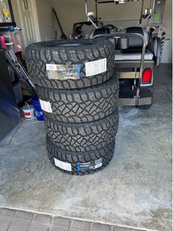 Brand new tires 33 X 12.50 R18