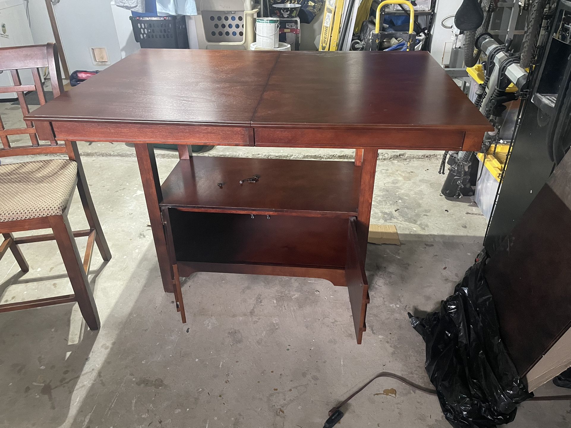 Reduced Price. Kitchen Table Set . 4-Chairs.