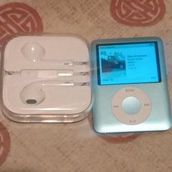 Ipod 8 gb with air pods 3.5 mm jack