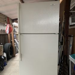 Whirlpool Refrigerator top and bottom In Good Condition 