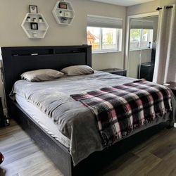 black hardwood queen bed 