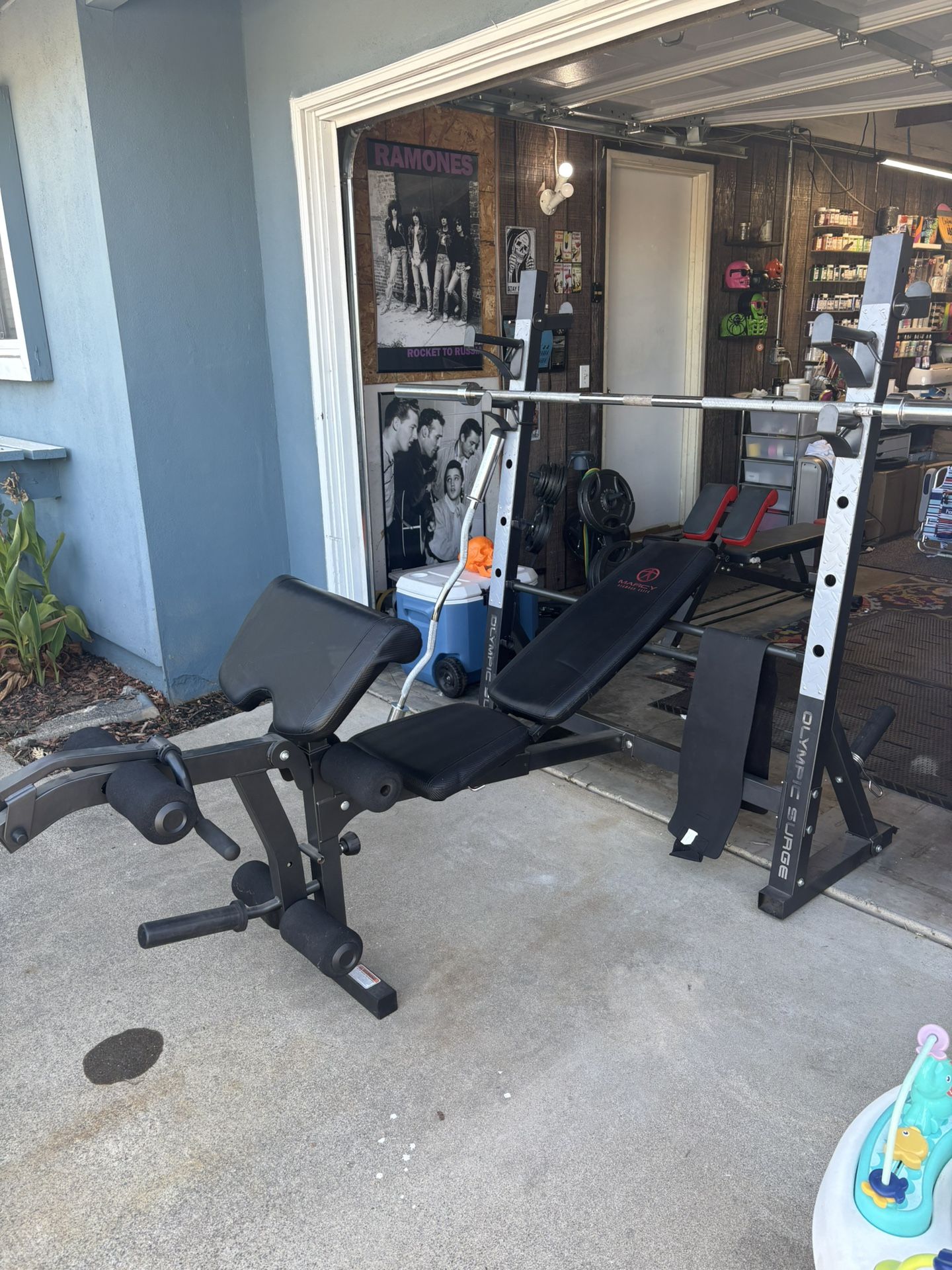 Flat/incline/decline Bench and squat Rack