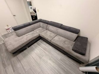 Two-Tone Grey Sectional Sofa with Chaise- Delivery included in Miami