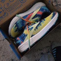 Size 11 Woman's Revel Brooks 