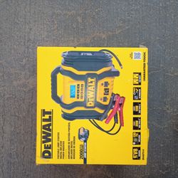 DeWalt Jumper Plus USB Portable Power Source