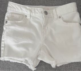 Like new girls size S 6/6x cat n jack white shorts