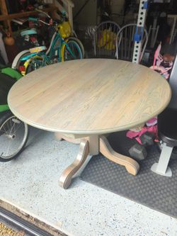 Round breakfast table