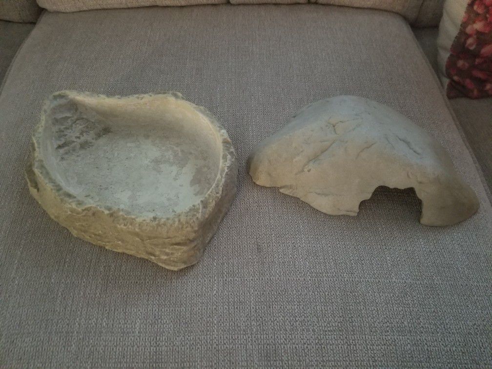 Reptile water bowl and cave