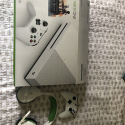 Xbox One S + Turtle Beach Stealth 600 Wireless Headset + NBA2k21 + FIFA 21