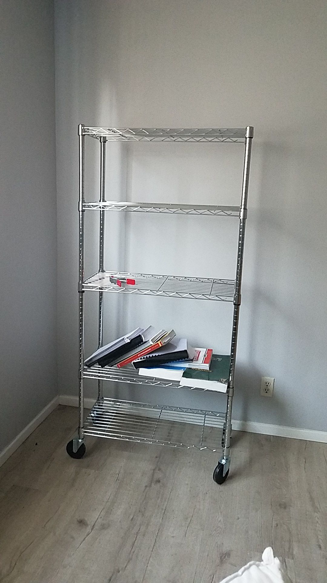 Baker or wire rack on casters