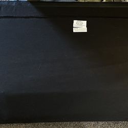 Queen Size Headboard/ Bedframe