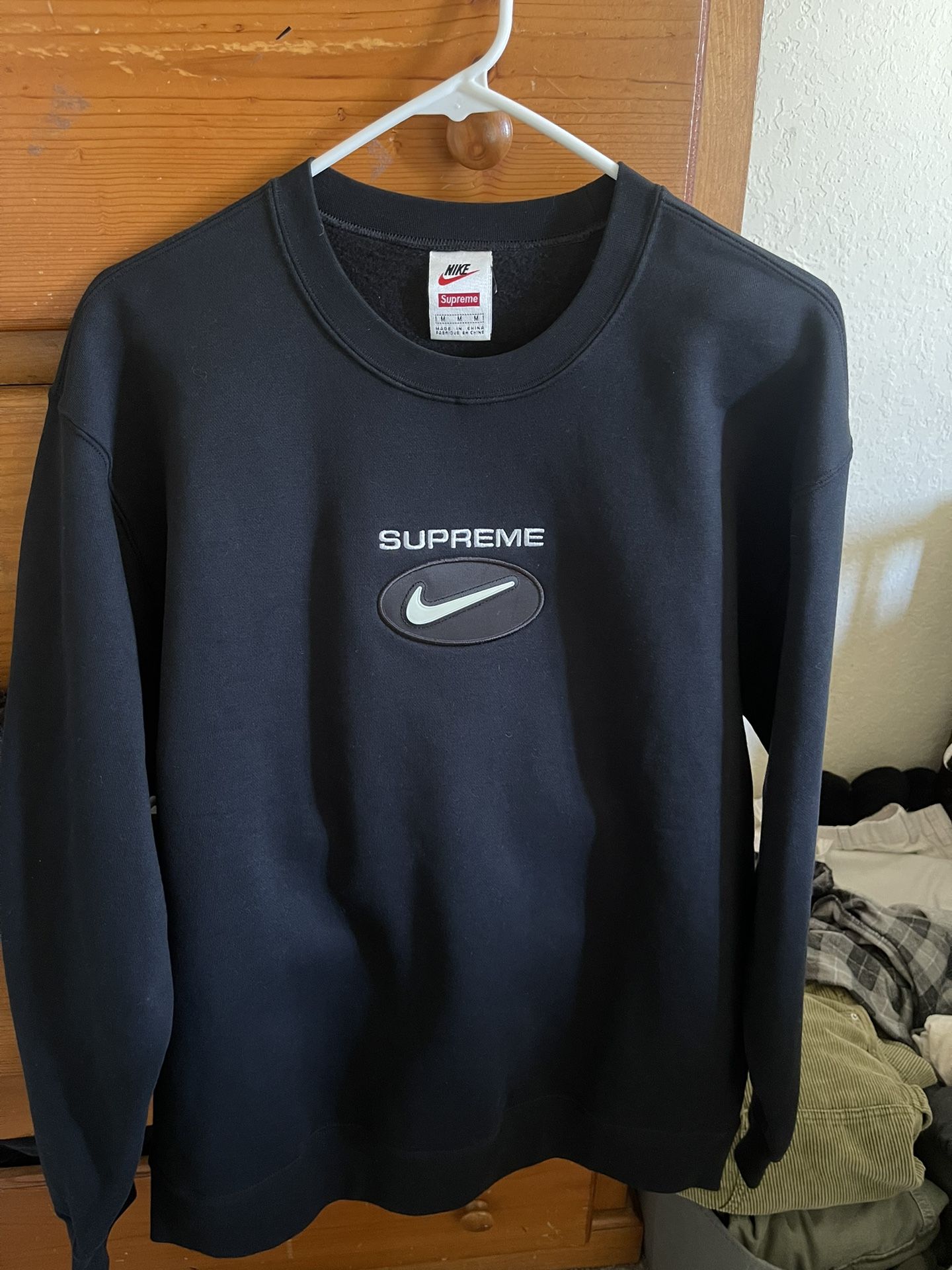 supreme nike crewneck