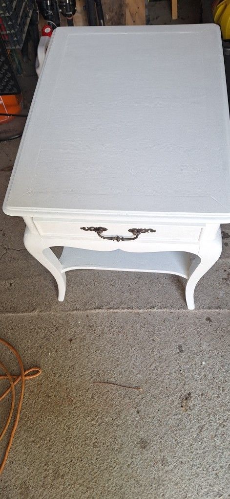 White Decorative Wooden End Table 