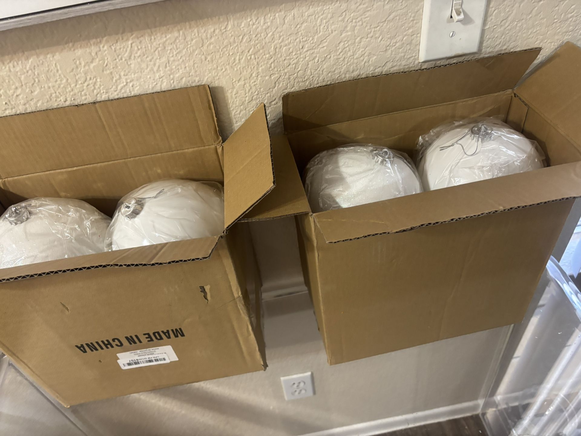 Christmas Ornaments, Oversized Huge Big Shatterproof Xmas Christmas Plastic Balls for Outside Lawn Yard Tree Hanging Decorations (6"/150mm, White, 4 P