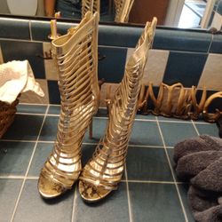 Move Like A Snake In These Heels 