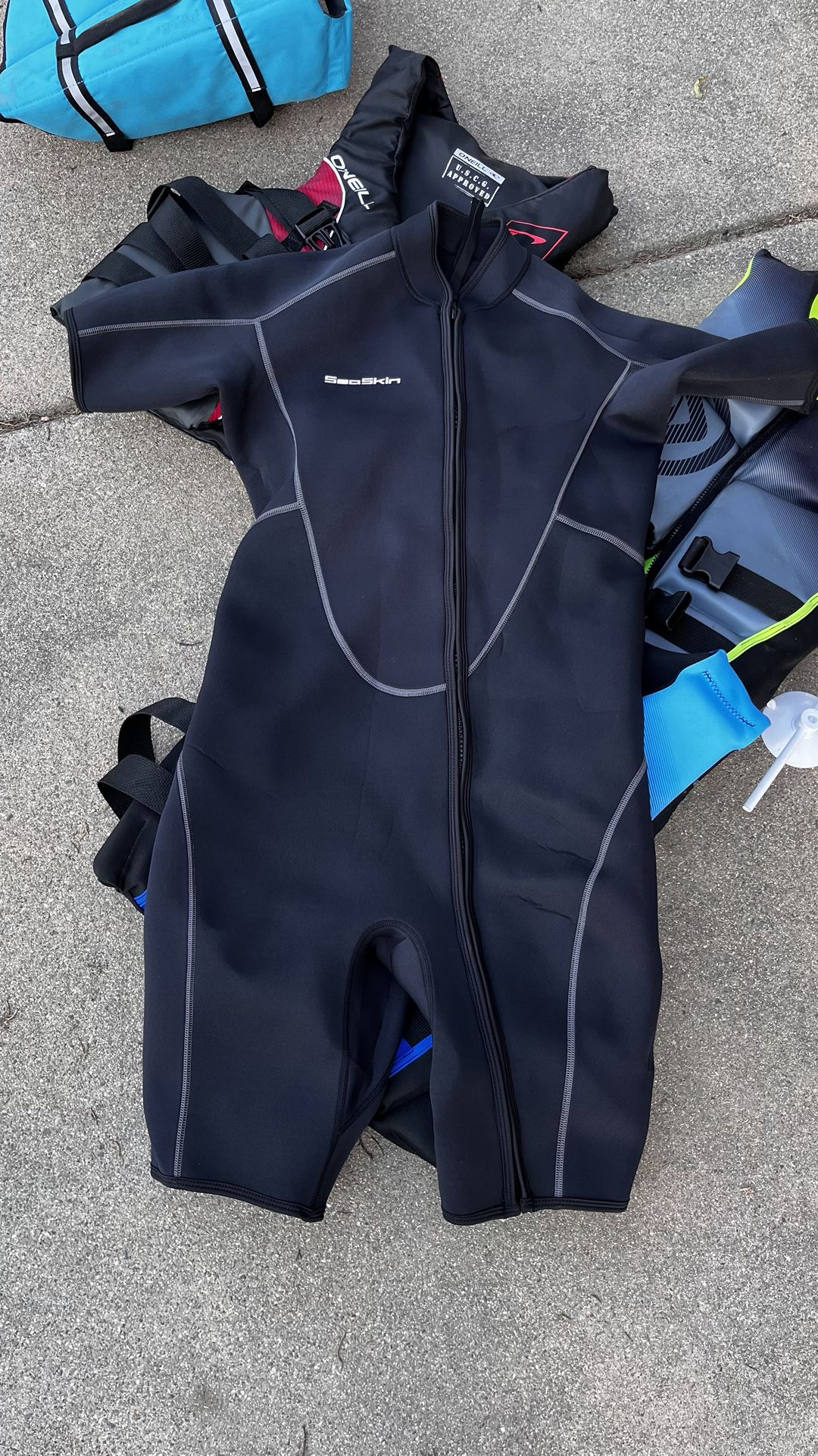 2 Wetsuits Shorty Mens Large And XL