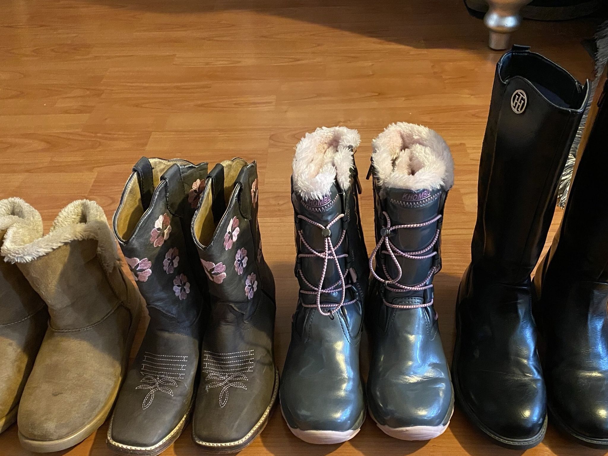 4 Pairs Of Girls Boots