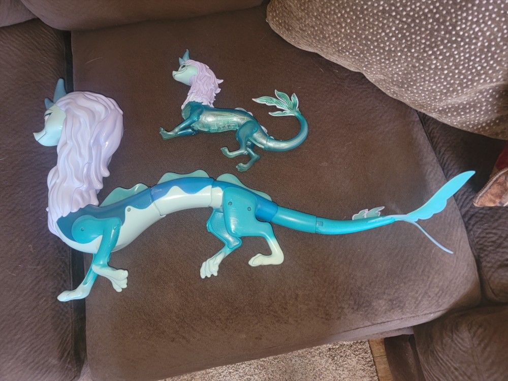 π2 USED DISNEY RAYA DRAGONS. GREAT SHARP NOTHING BROKEN