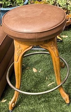 4 bar stools, good quality wood—all in good condition.