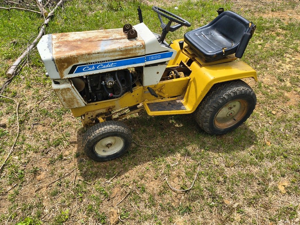 International 1200 Cub