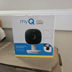 myQ myQ Smart Indoor/Outdoor 1-Channel 1 -Camera 1080p Plug-in