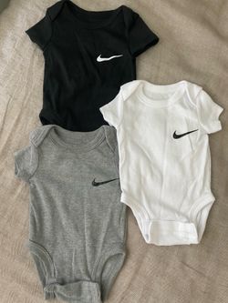 Nike 3 piece newborn size set