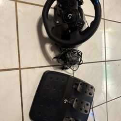 Logitech G923 Racing Wheel and Pedals| Used- Great condition|