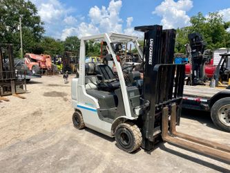 2017 UNICARRIERS FORKLIFT 5000 LBS
