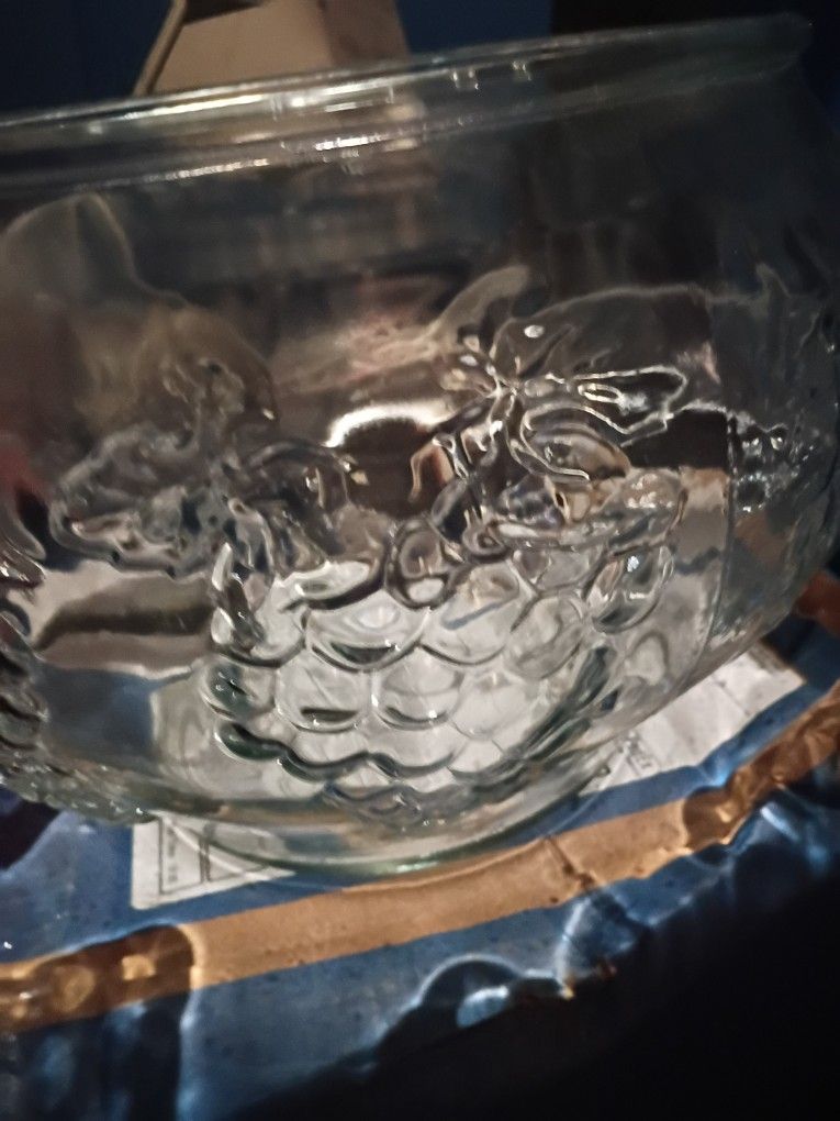 Punchbowl Ladel And 11 Cups