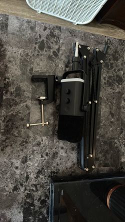 Fifine AM8 dynamic microphone with boom arm stand