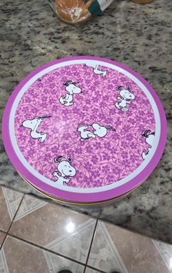 Pink snoopy cookies box