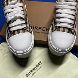 Burberry Size 6M/7.5W (RETAIL $655) IF IT DOESNT SAY SOLD ITS AVAILABLE 