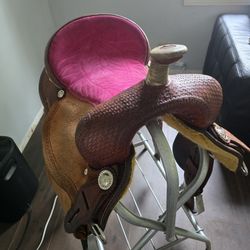 Corrinete Barrel Saddle