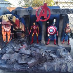 Avengers Diorama And Figures