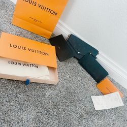 LV Purse Authentic w receipt & LV 