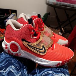 Nike KD Trey 5 X
*University Red & Metallic Gold*