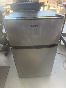 Mini fridge