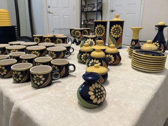 Hand Painted Collectors Dinnerware Ceramic Set