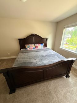 King Size MOR Furniture Sleigh Bed – Great Condition