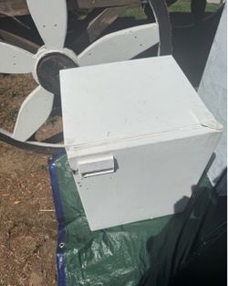 Mini fridge