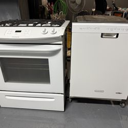 Excellent condition, white stove, and dishwasher