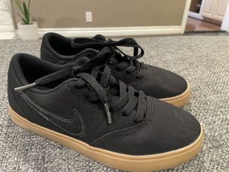 NIKE SB BOYS SIZE 4