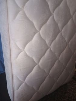 Sealy posturepedic Yale LTD plush twin mattress and box spring