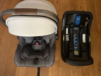 Nina Pipa Car Seat and Base