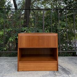 Vintage Mid Century Modern Danish Modern Teak Vinde Mobelfabrik Nightstand End Table Side Table