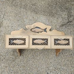 Lakehouse wall decor