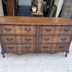 STUNNING French Provincial 6 drawer dresser 