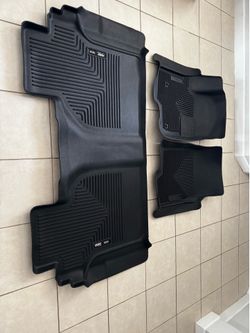 Husky Liners Weatherbeater Floor Mats. Good condition