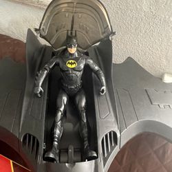 Batman Con Su Nave